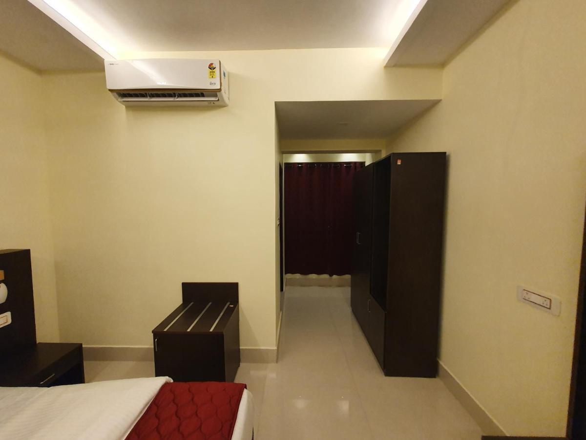 Sri Lakshmi Palace A/C Hotel Suluru Luaran gambar
