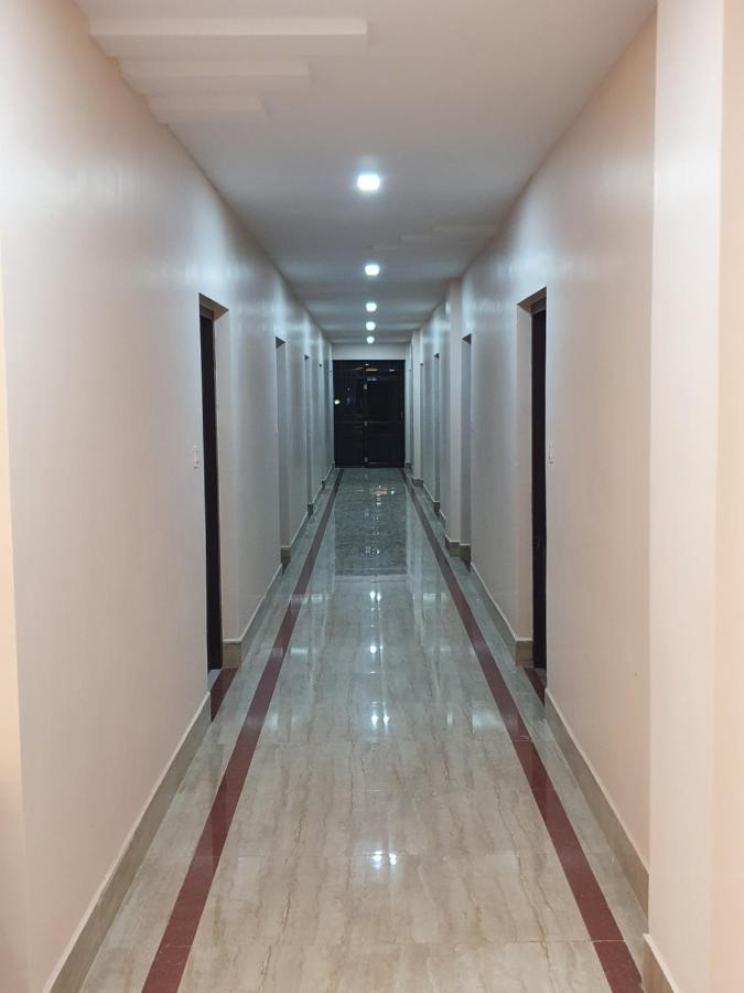 Sri Lakshmi Palace A/C Hotel Suluru Luaran gambar