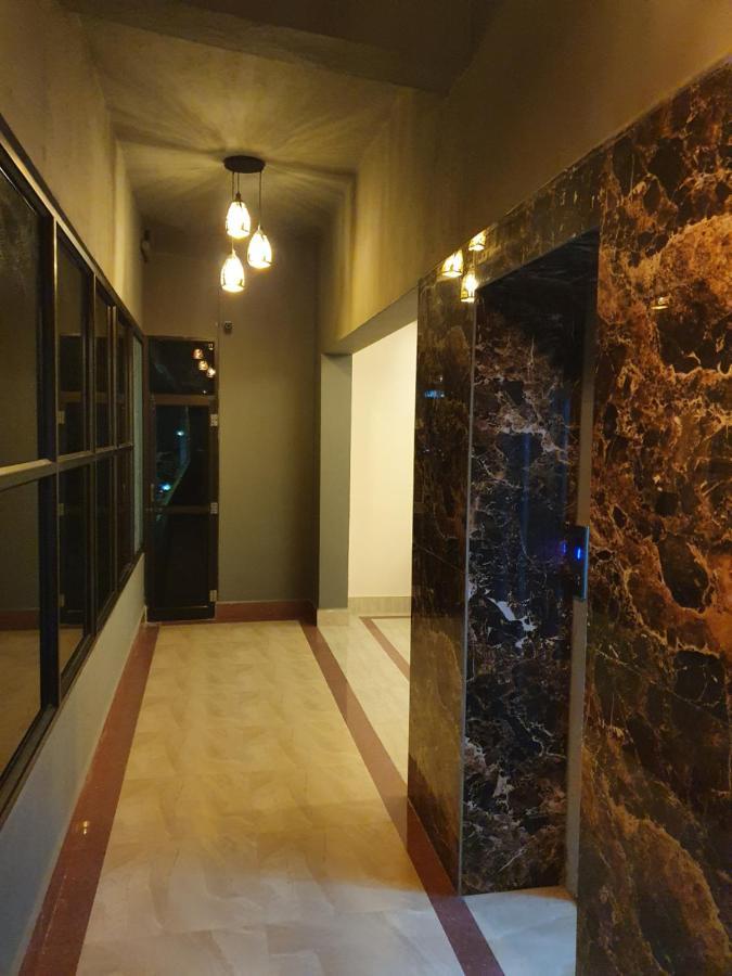 Sri Lakshmi Palace A/C Hotel Suluru Luaran gambar