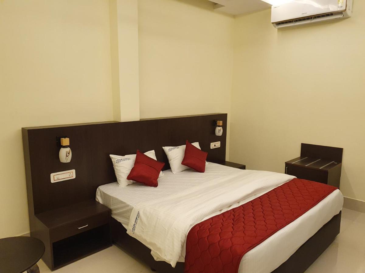 Sri Lakshmi Palace A/C Hotel Suluru Luaran gambar